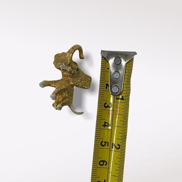 Vintage | Mini Elephant Brooch - Picture 3 of 5